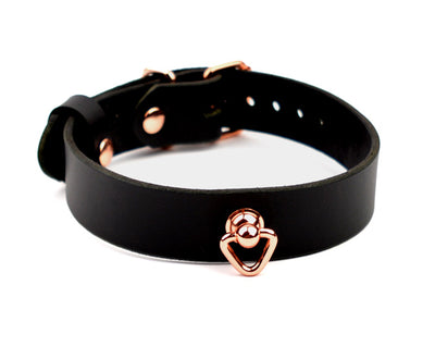 Online BDSM Shop | Black Leather Aurum Collar with Triangle Ring